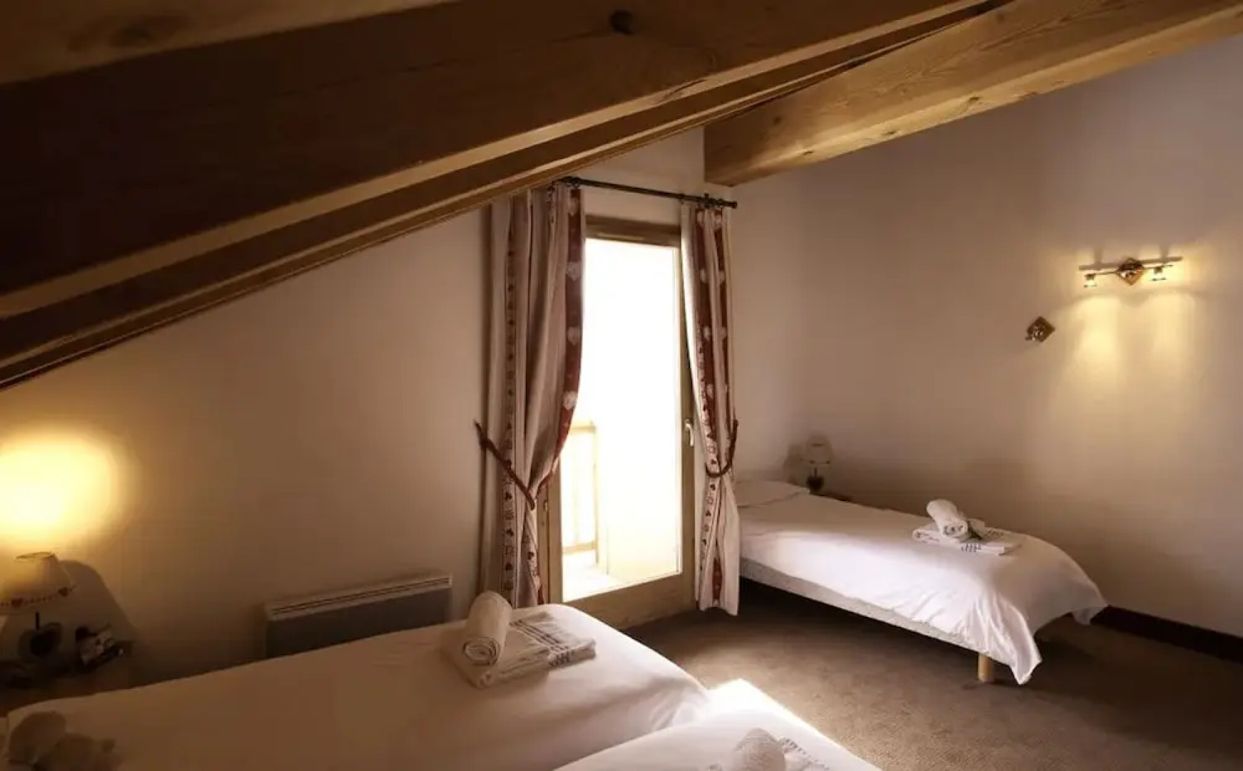 Chalet Perdrix by Skinetworks