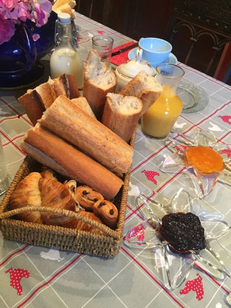 Aux Caprices des Dieux