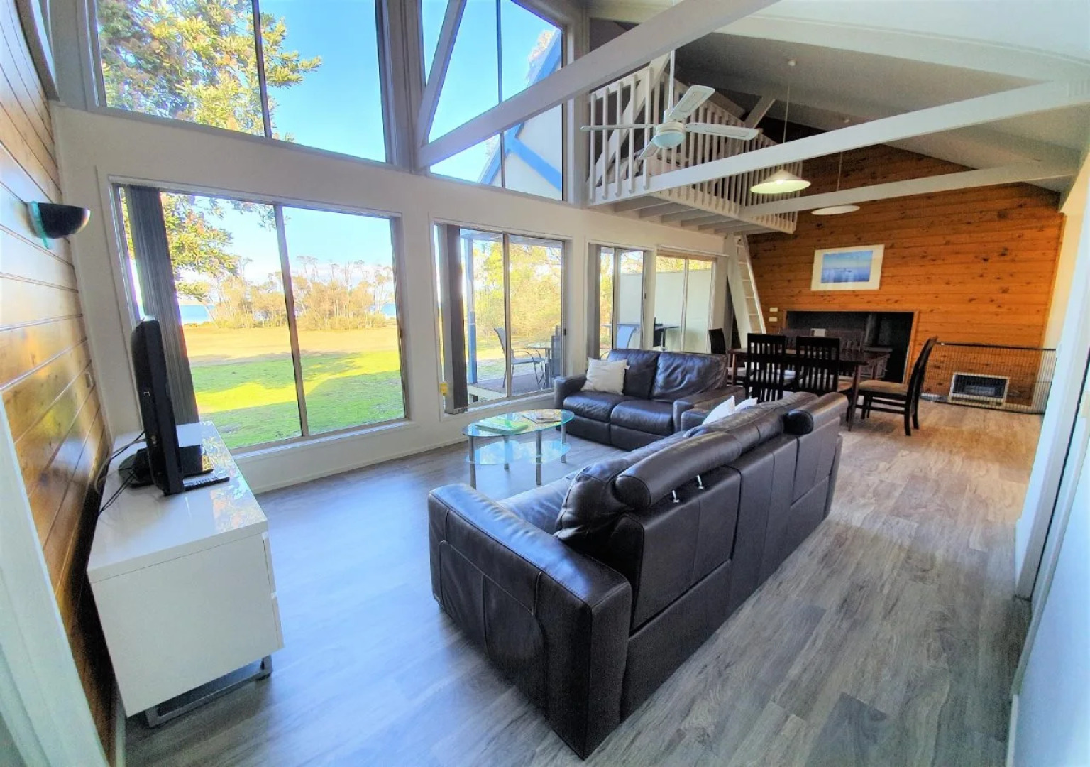 Waterfront Retreat At Wattle Point