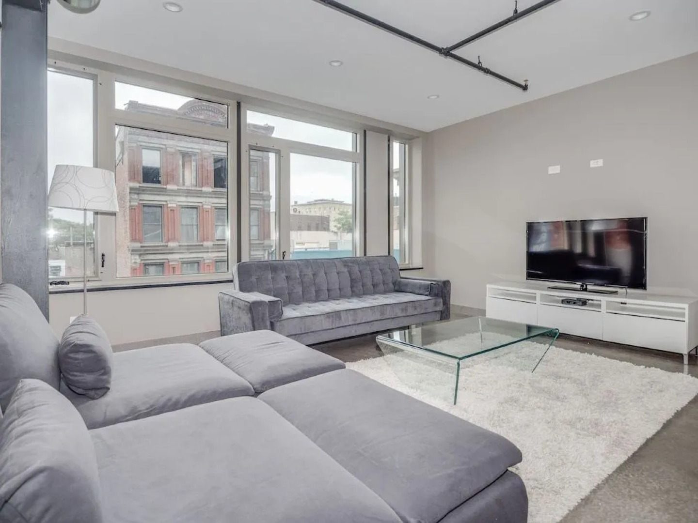 Deedee's Apartments - Lofts at Grove