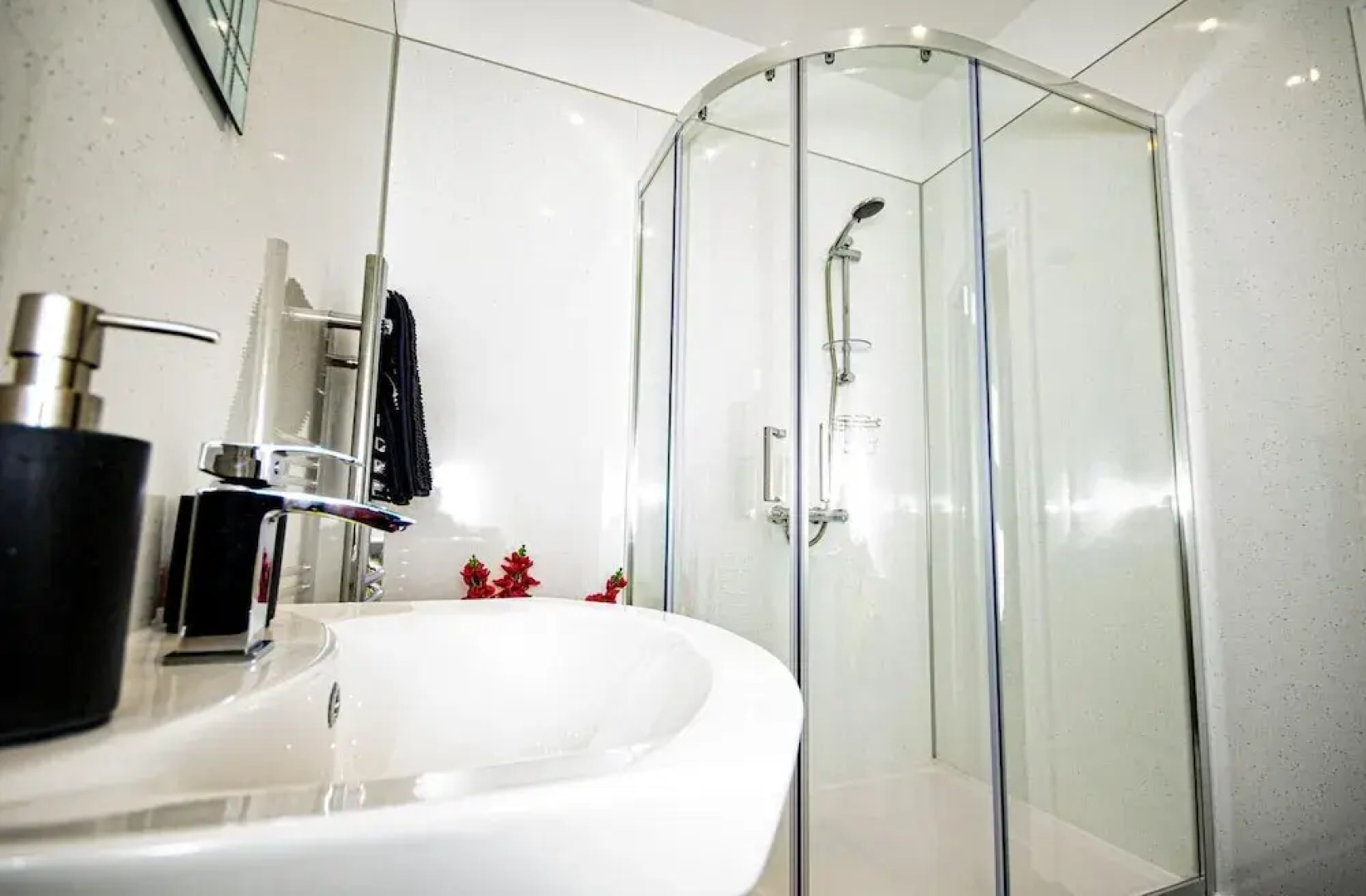 West Chambers Lovely Self-catering Apartment Located Within a Beautifully Renovated Building