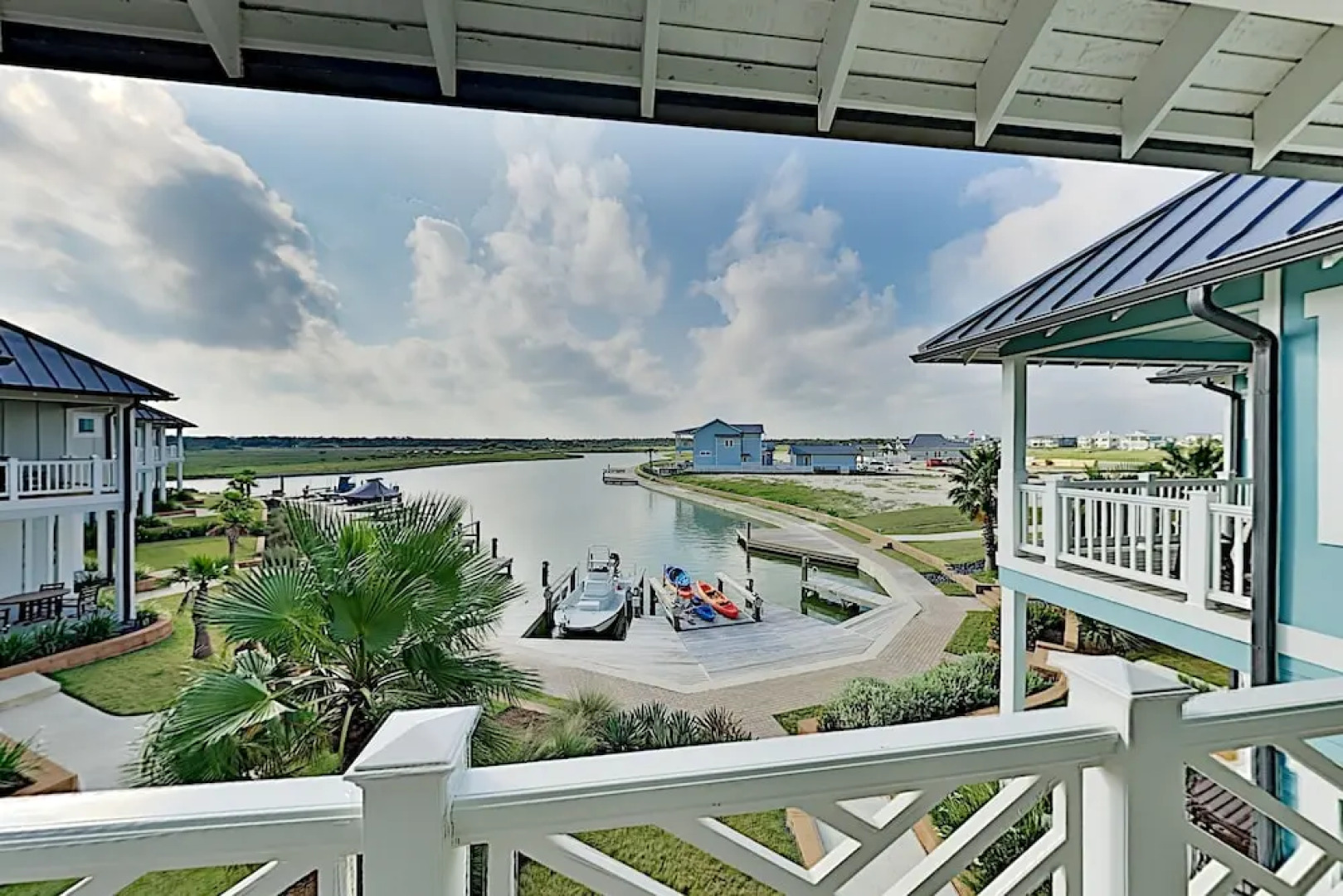 Modern Nautical Bayside W/ Infinity Pool 3 Bedroom Condo