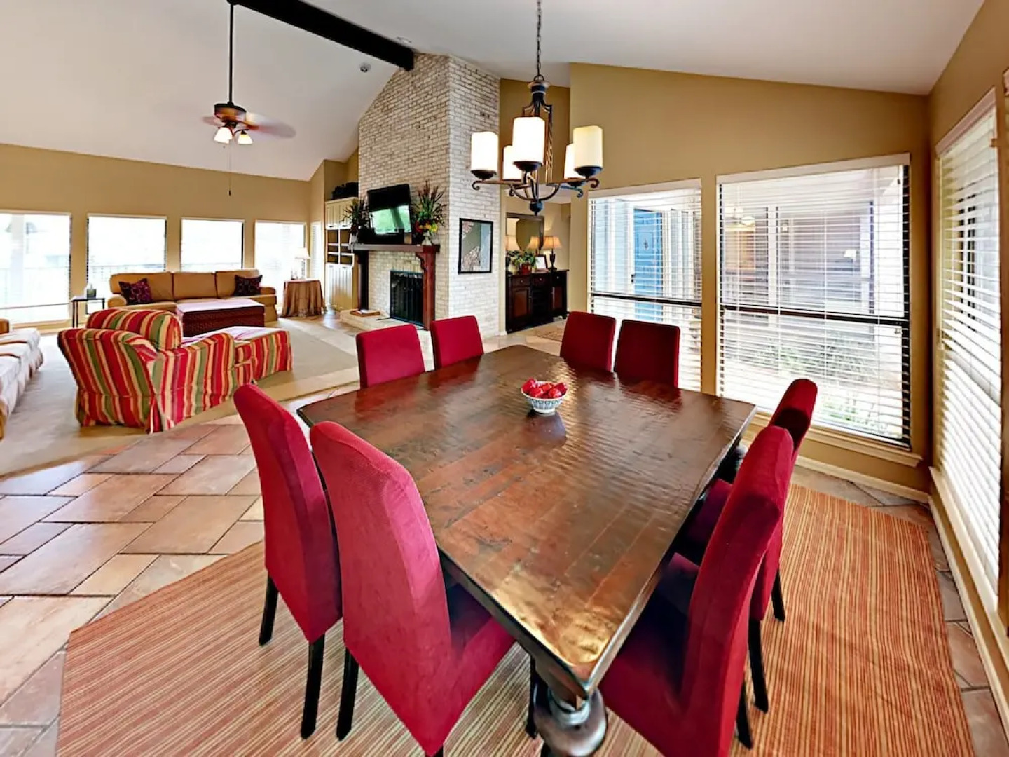 4BR Lakeway Waterfront by RedAwning