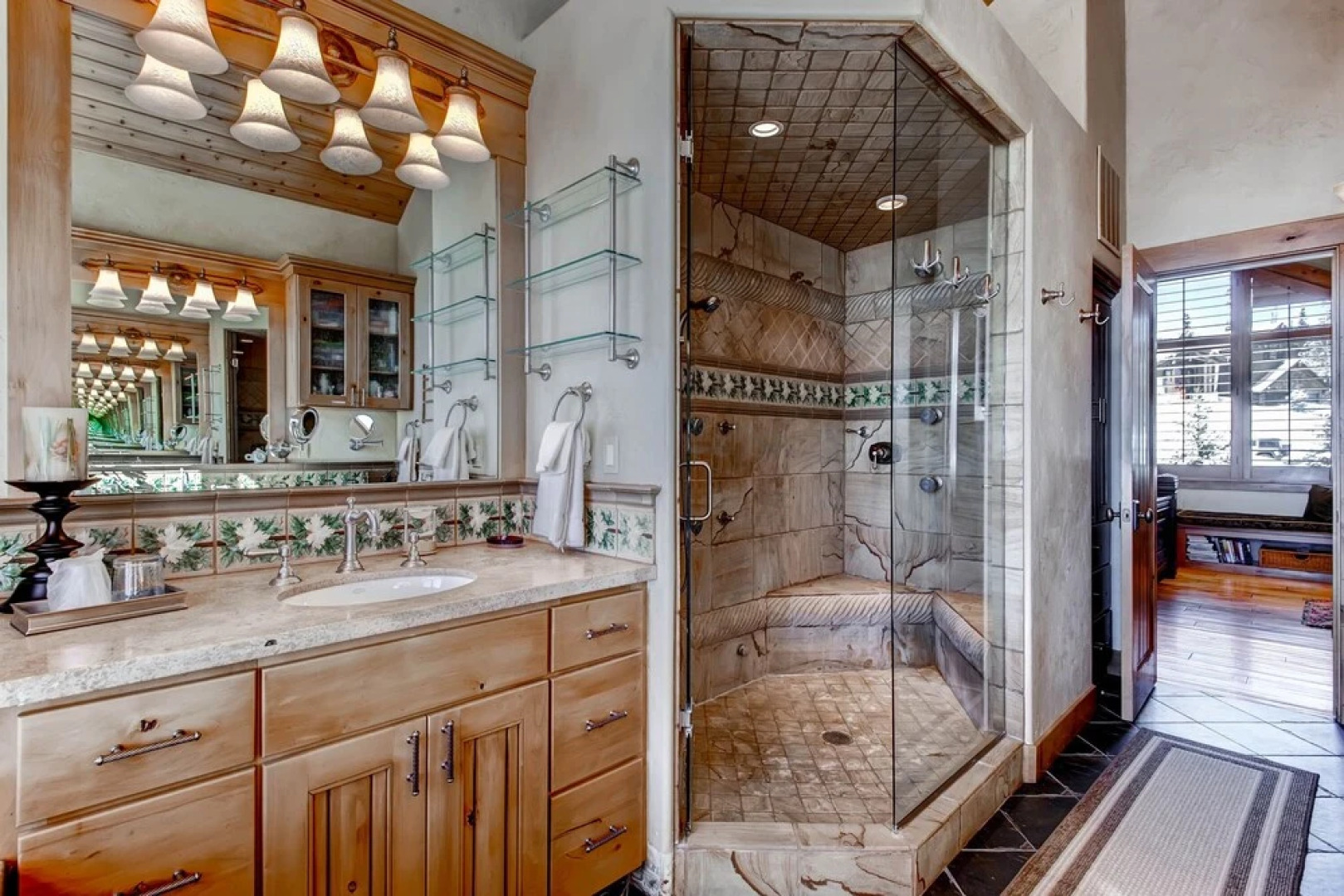 Three Peaks Mountain Lodge 5 Bedroom Home by RedAwning