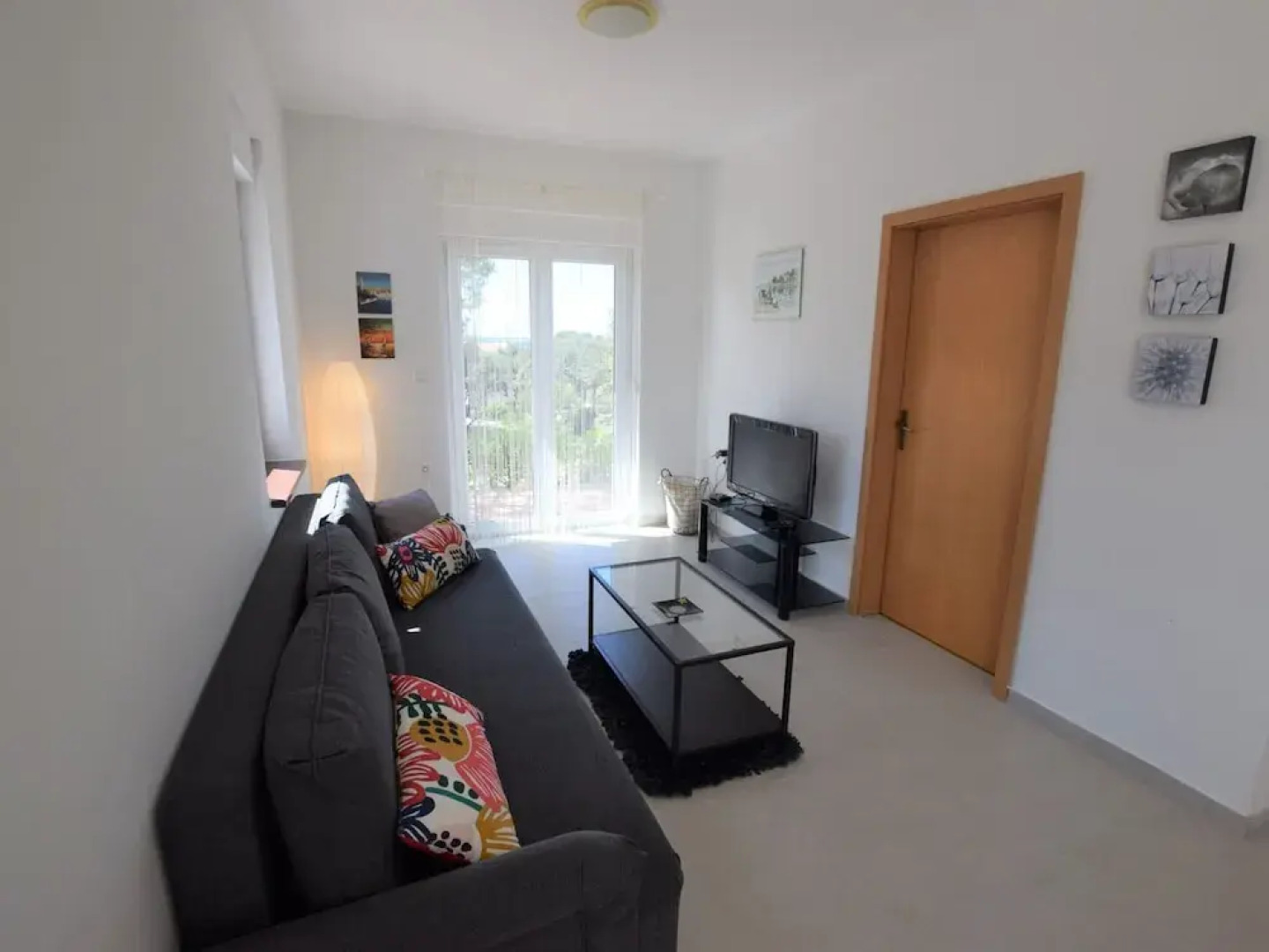 Holiday House in a Quiet Area Near the Sea, Private Garden, Terrace and BBQ