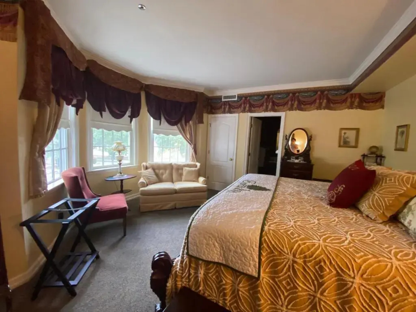 The Cypress Inn Bed & Breakfast