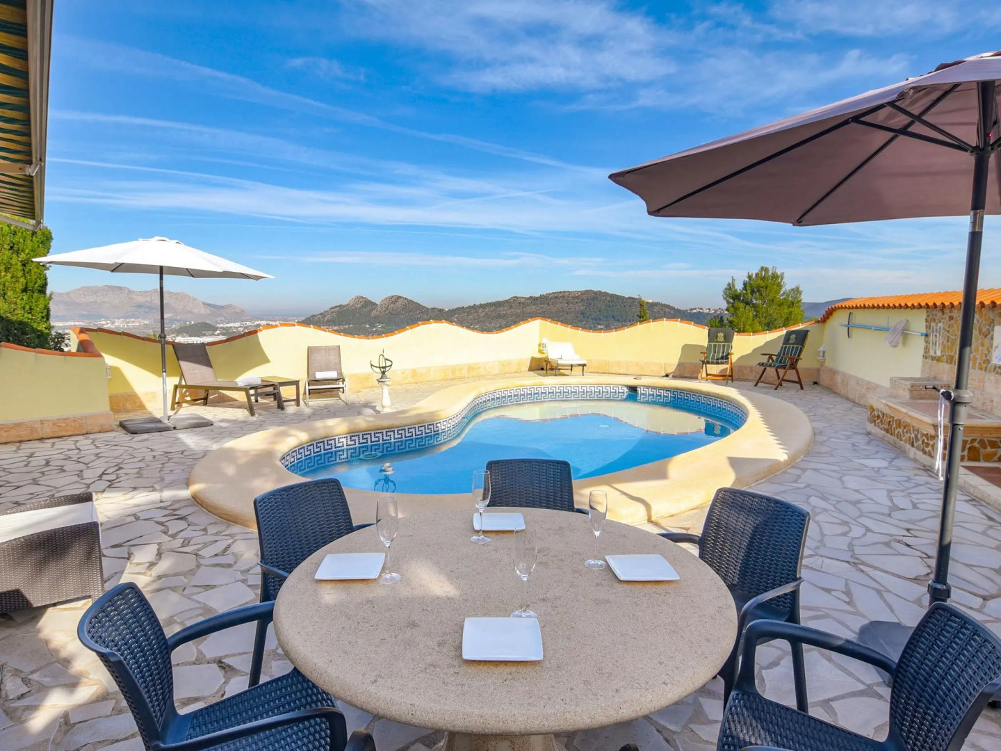 Beautiful villa on the hill of Pedreguer overlooking Denia, Costa Blanca