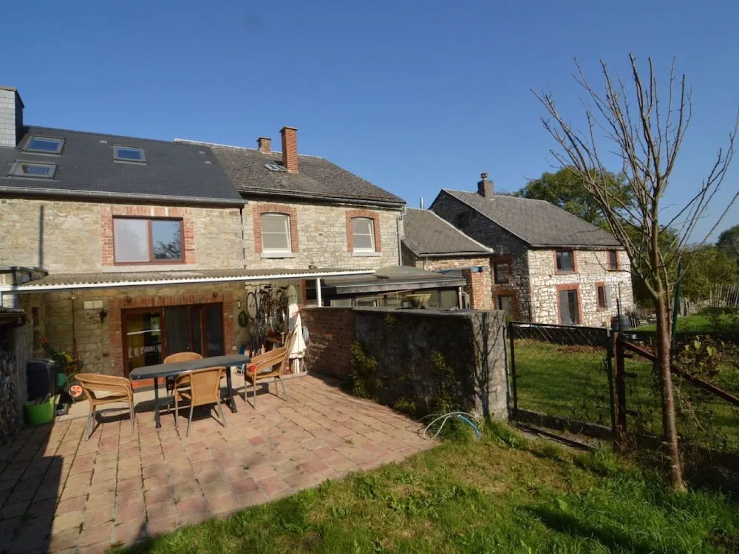 Holiday Home in Izier With Roofed Terrace, Garden, Parking