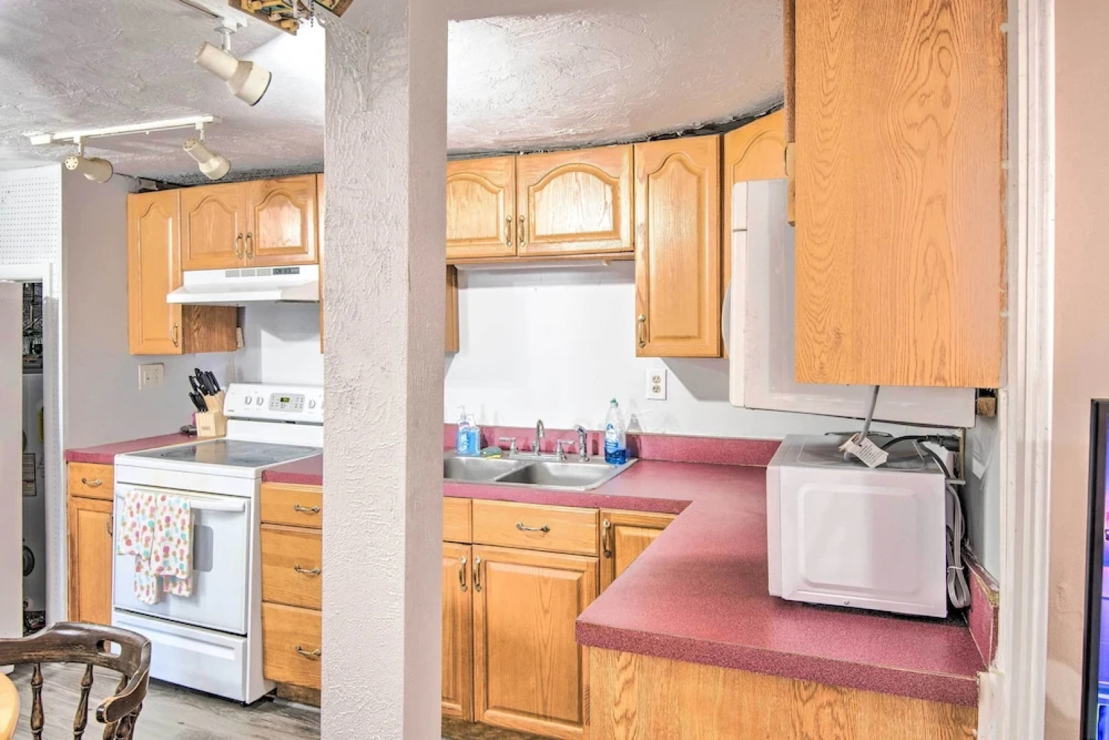 Bayside Weirs Beach Cottage < Half Mile to Pier!