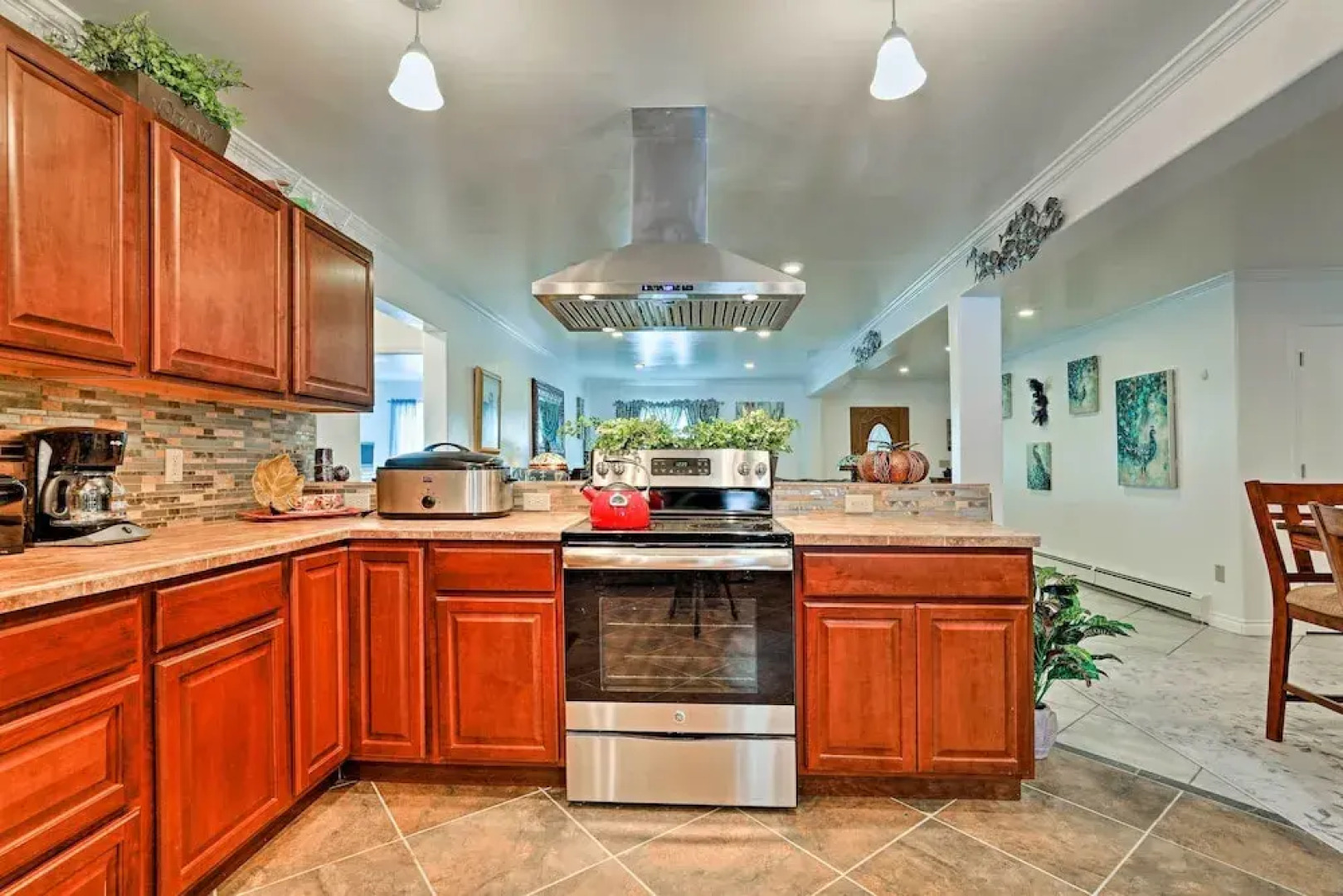 Expansive Getaway ~ 2 Miles to Mendenhall Glacier!