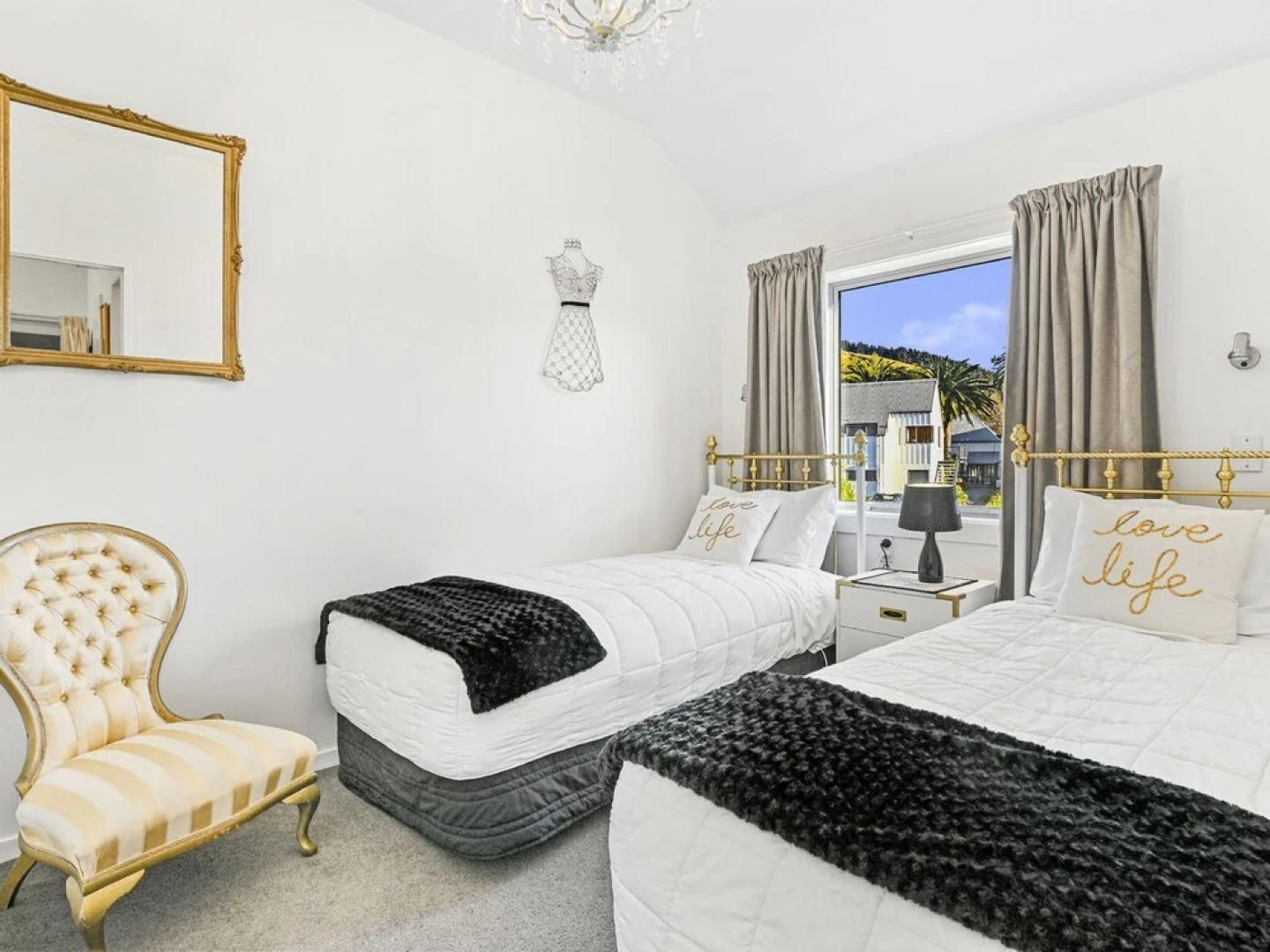 La Voyageur Apartments