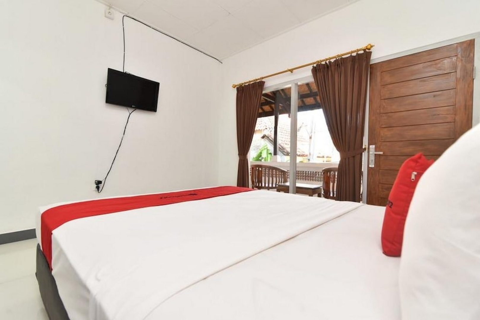 RedDoorz near Tanjung Benoa Beach