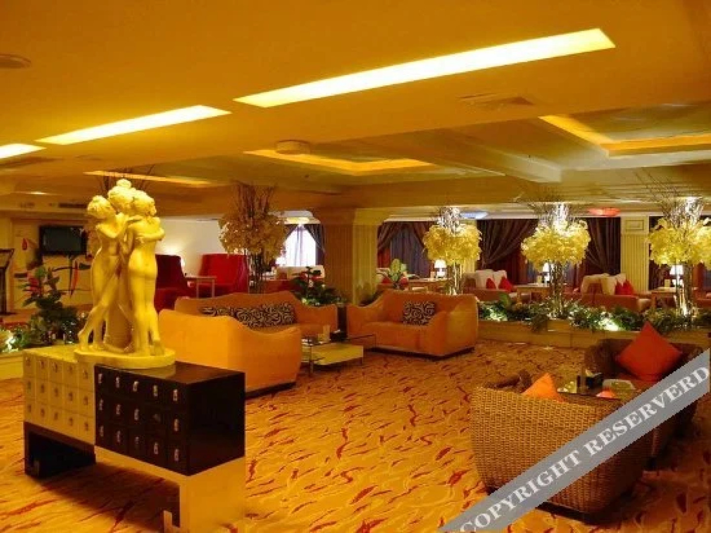 Xiangyang Oriental Hawaii Holiday Hotel