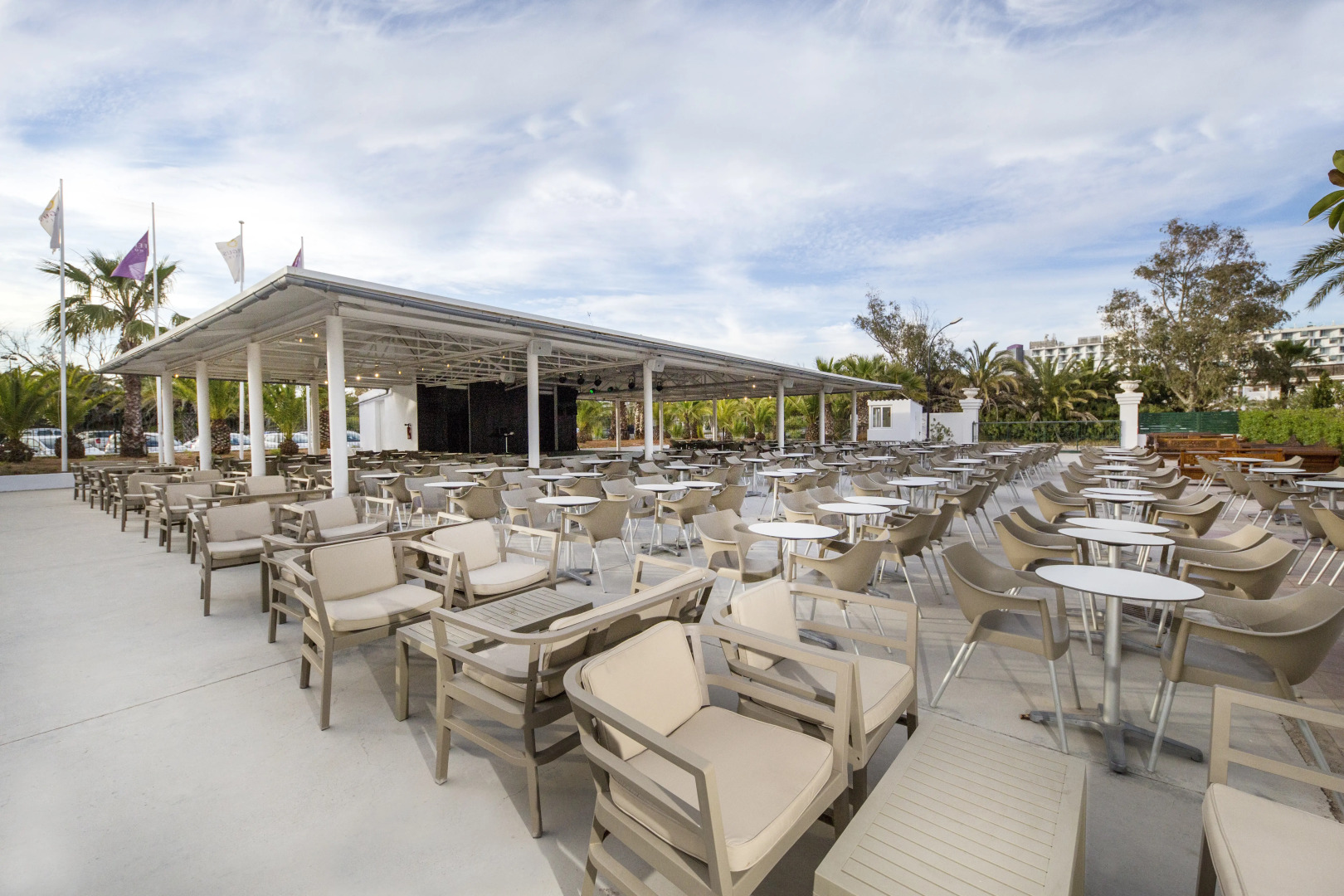 FERGUS Style Bahamas