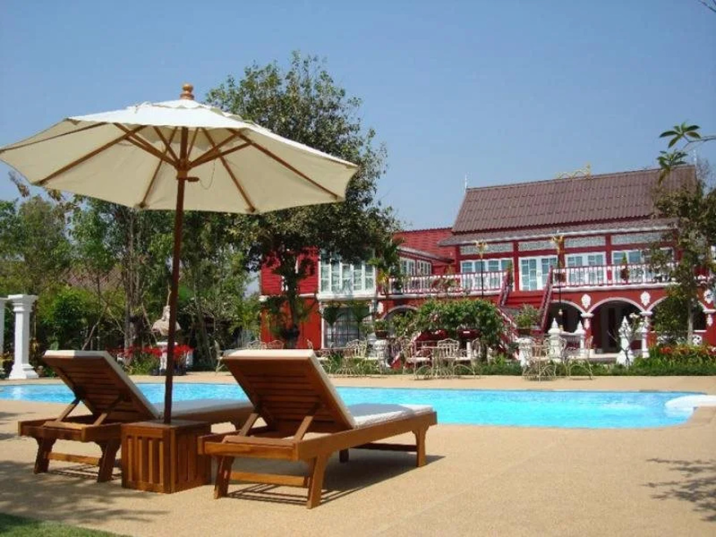 Aunruen Residence And Restaurant