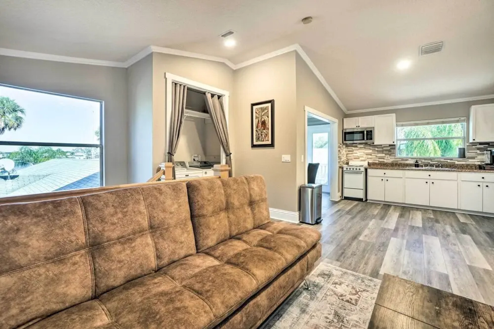 Charming Port Richey Retreat w/ Shared Dock