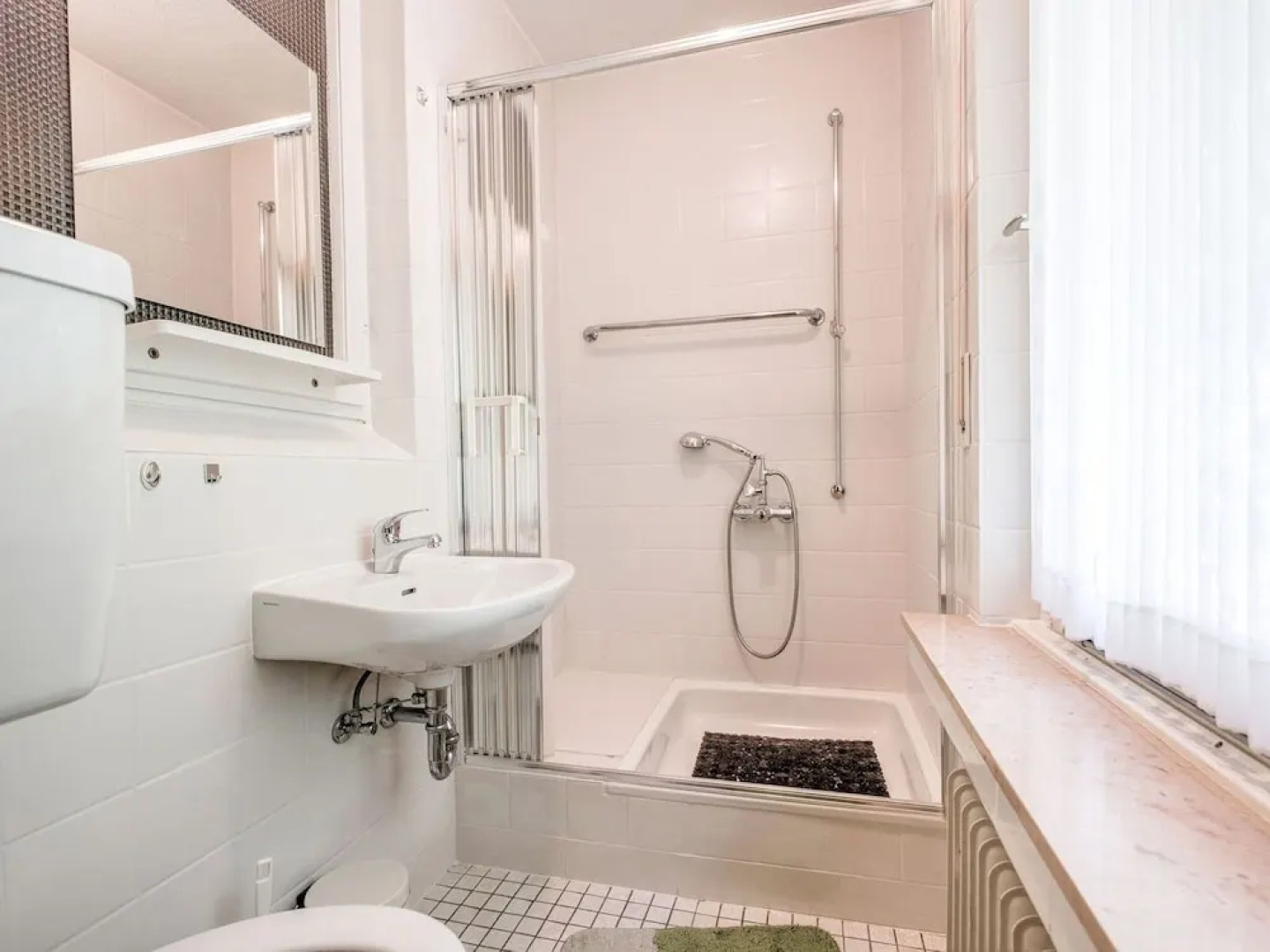 Large Holiday Apartment near Willingen with Private Garden & Terrace