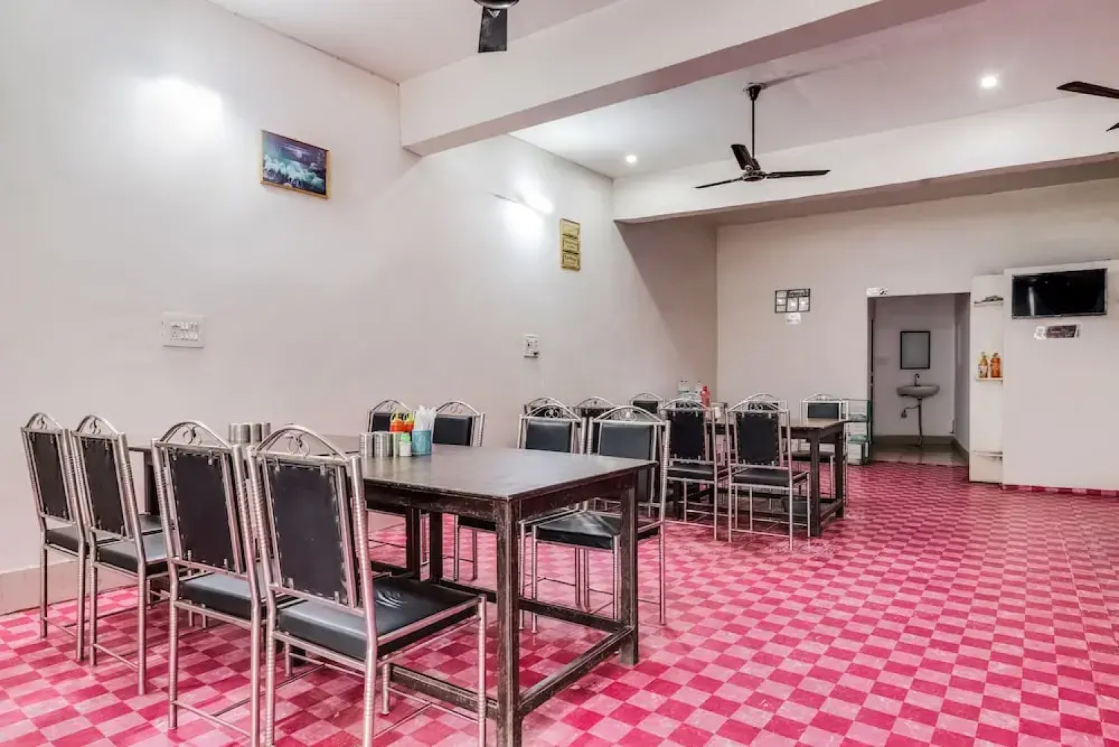 SPOT ON 47680 Hotel Atithi And Restaurant