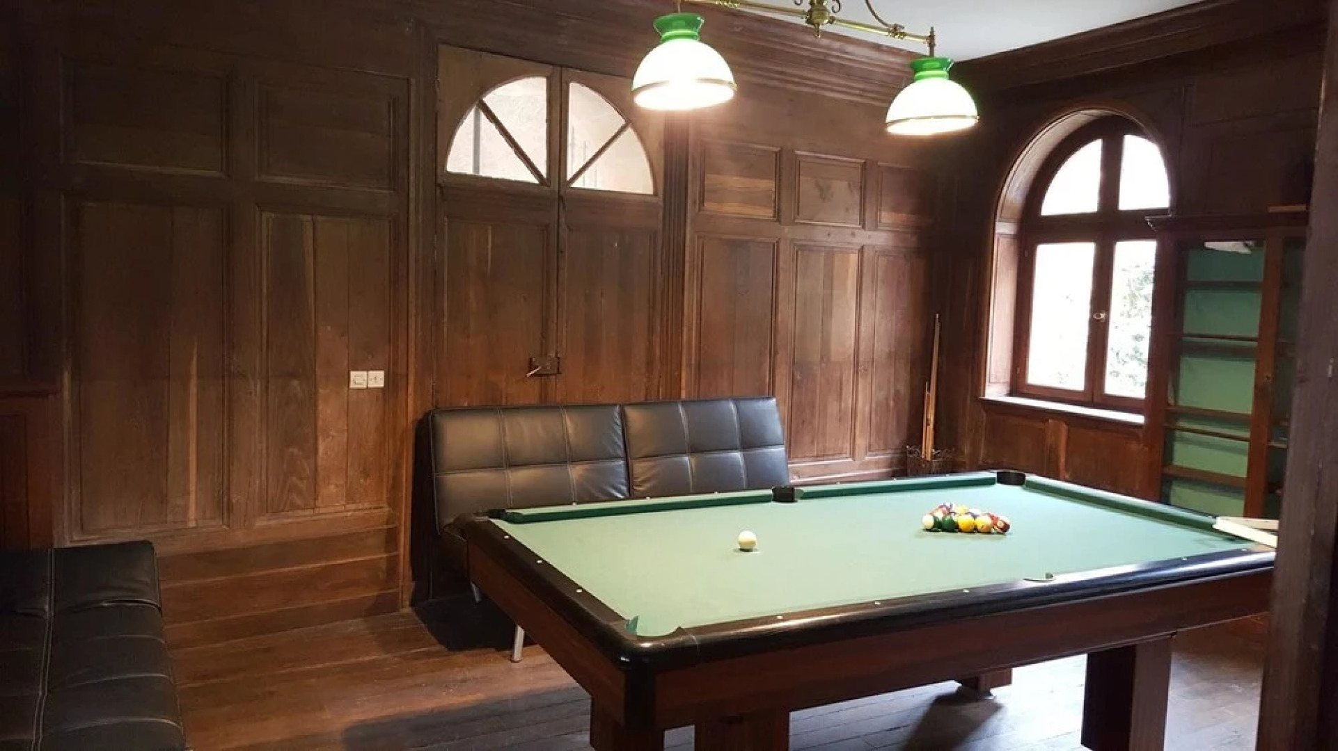 Mansion With 5 Bedrooms in Vernou-sur-brenne, With Pool Access, Enclos