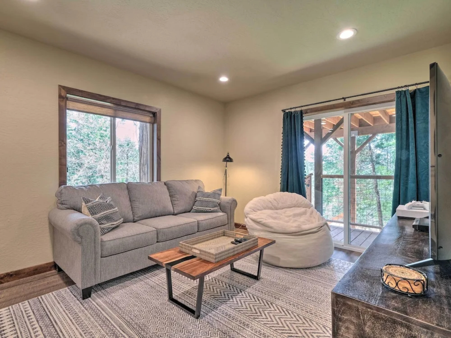 Luxury Retreat: Custom Mi-wuk Village Cabin!