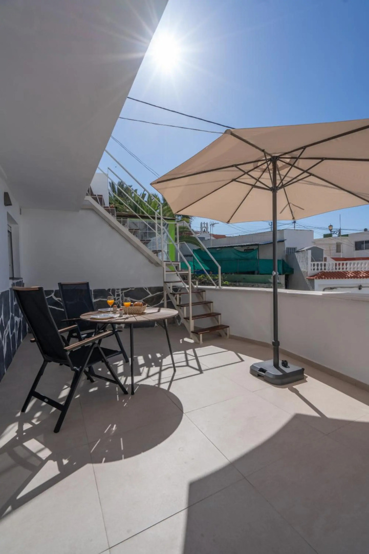 Spectacular Cave with two large terraces (70m2) by the sea