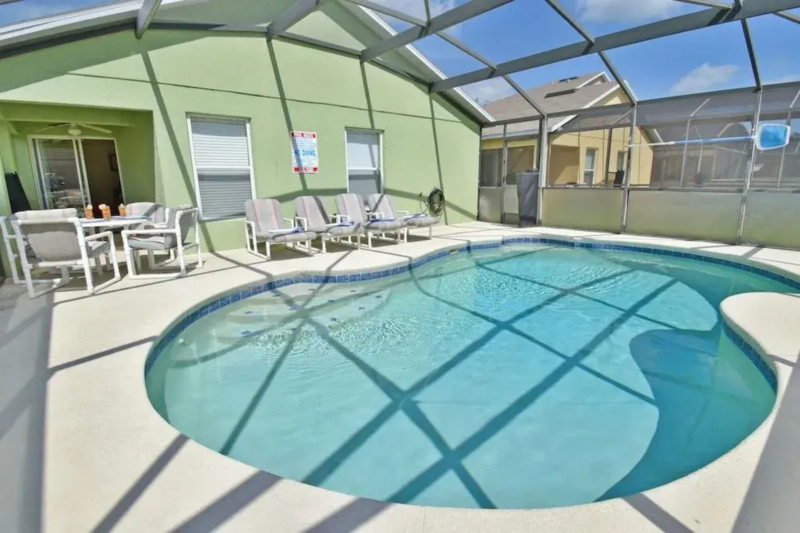 320EP Sandy Shores 3 Br villa by RedAwning