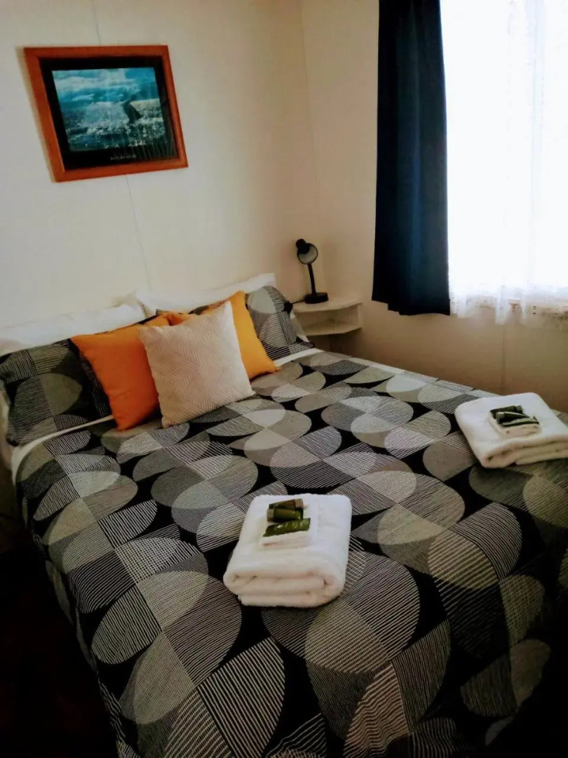 Rocks Retreat Cabin - Seal