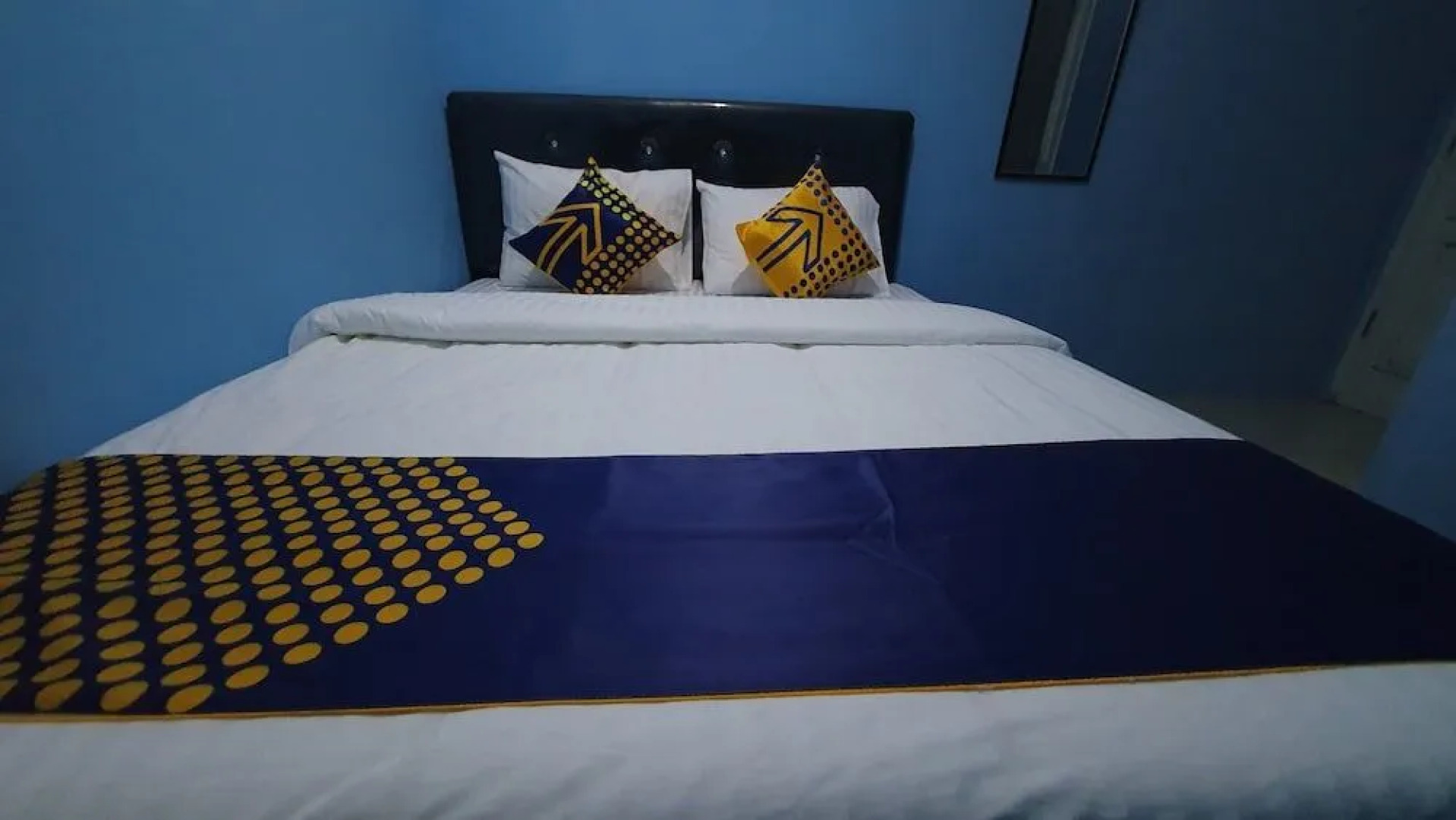 OYO 2302 Blue House Costel Syariah