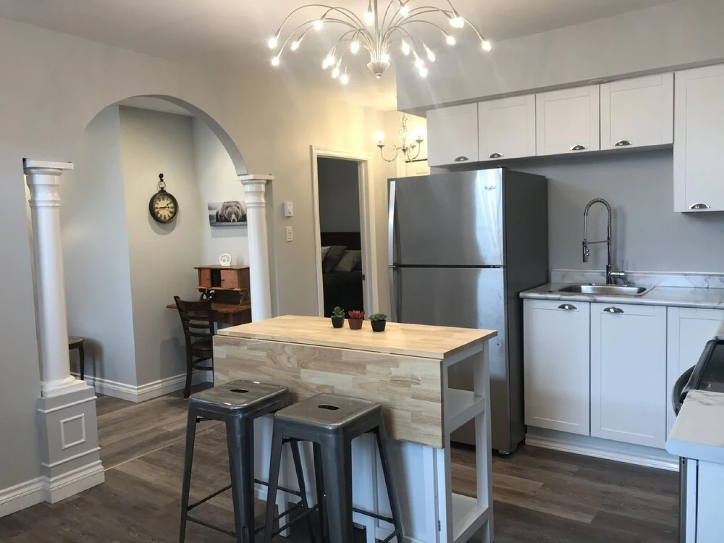 Esther's Place-Carleton Place Downtn Apartment