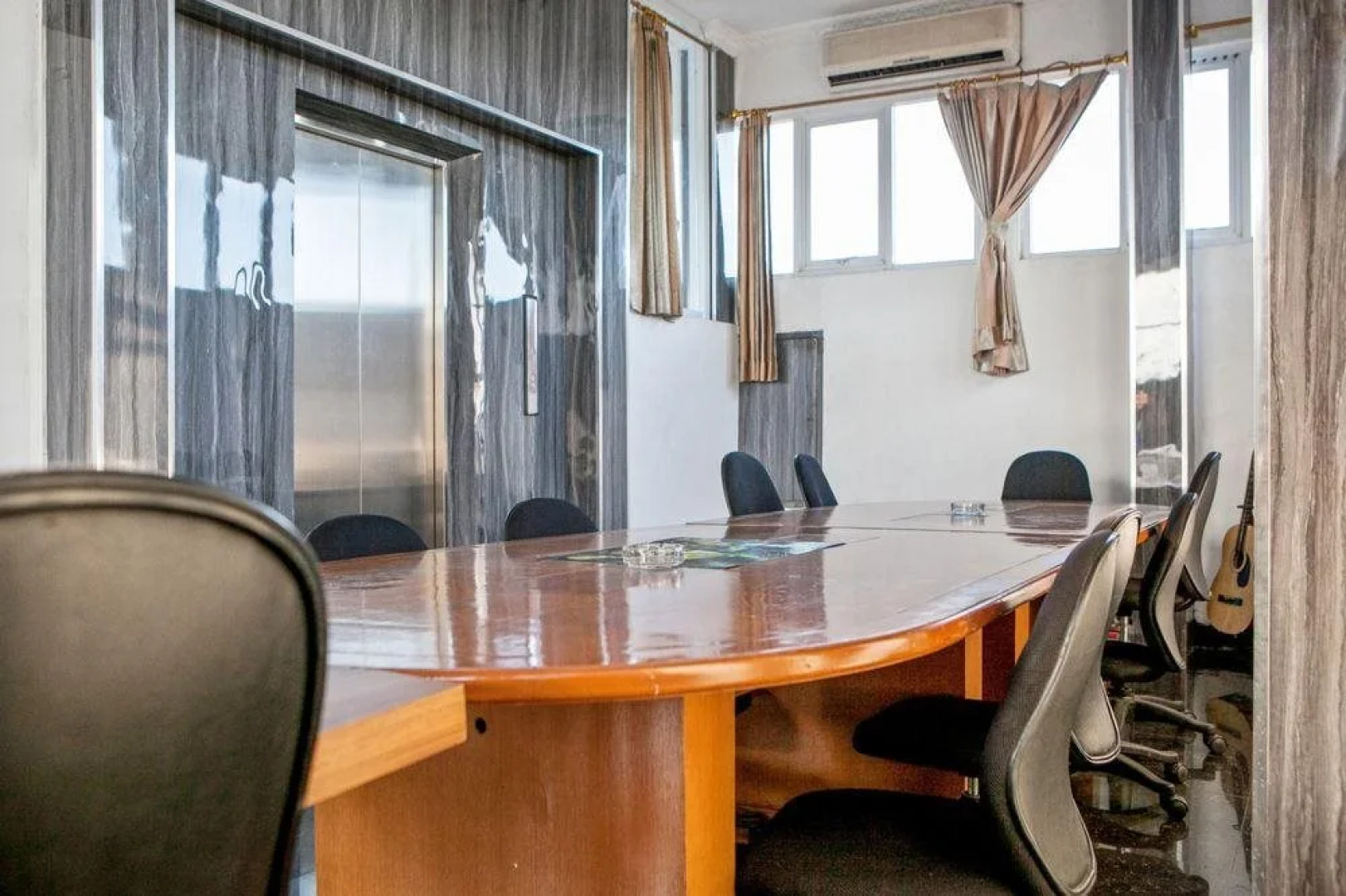 Hotel Salon Fora & Longhill Cafe Fora