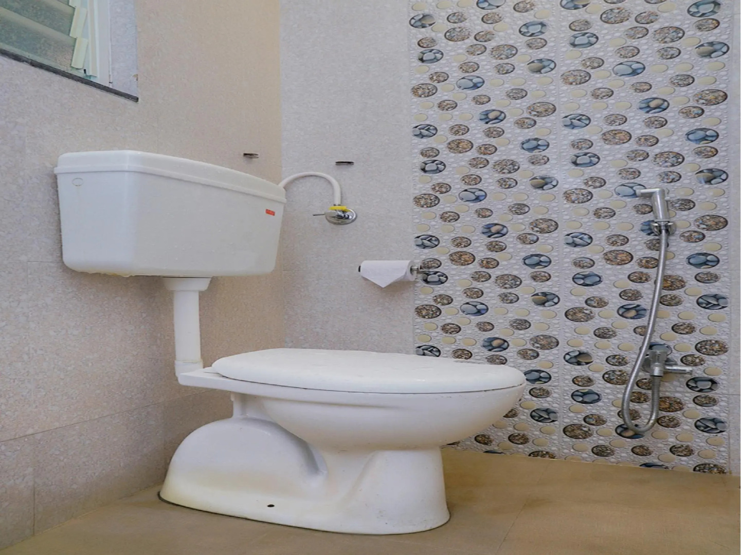 OYO Flagship 16053 Ema Happy Stay