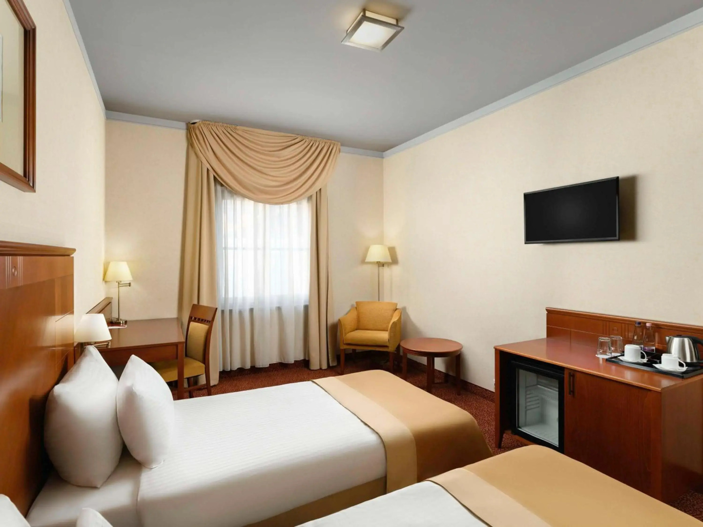 Отель Mercure Szekesfehervar Magyar Kiraly Hotel