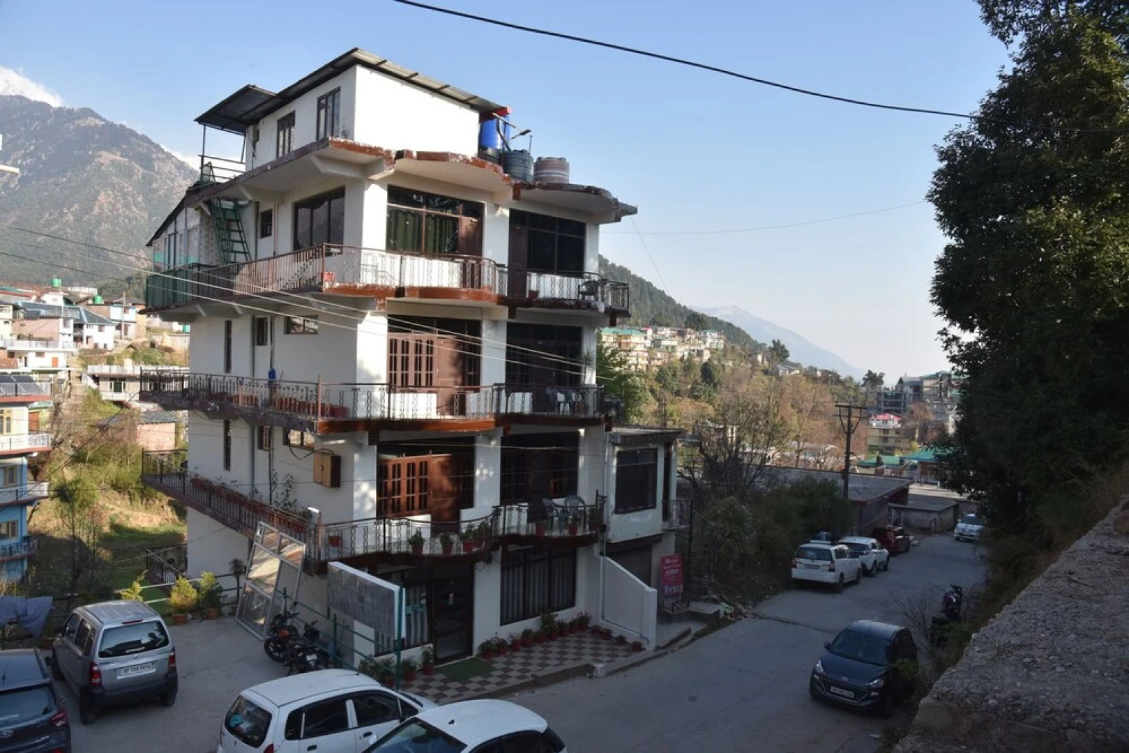 Hotel Snow Crest Inn