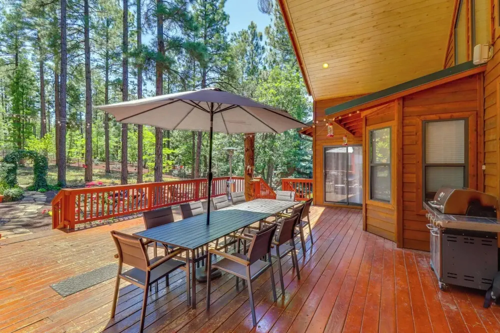 Hot Tub & Game Room: All-season Pinetop Cabin