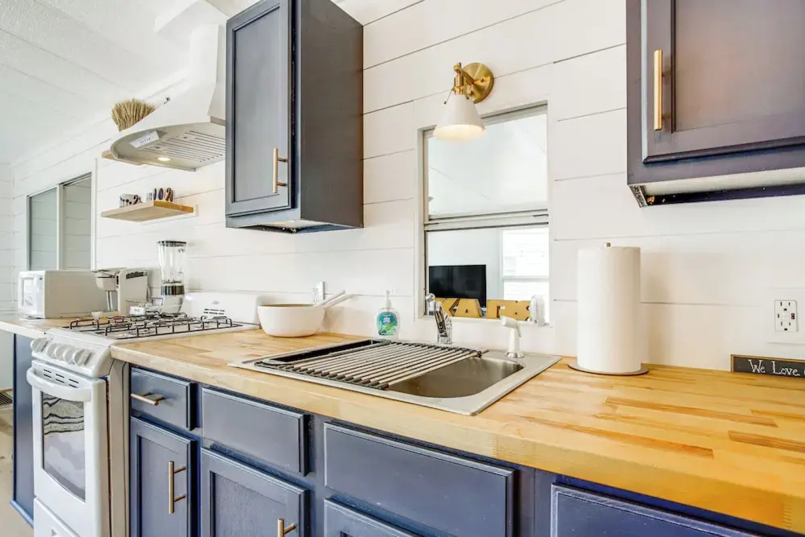 Breezy Ocean Pines Cottage w/ Patio & Pool Access!