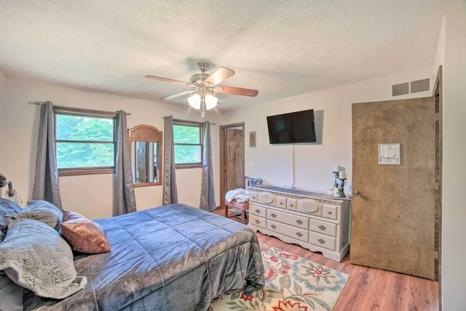 Indiana Countryside Retreat on 37-acre Land!