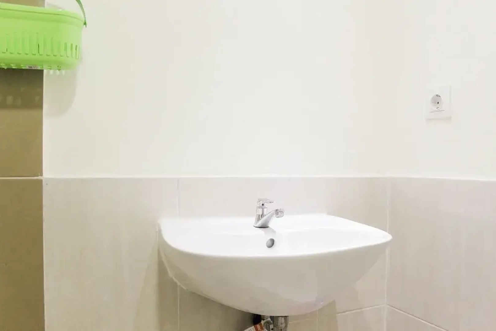 Best And Homey 2Br With Sofa Bed At Meikarta Apartment