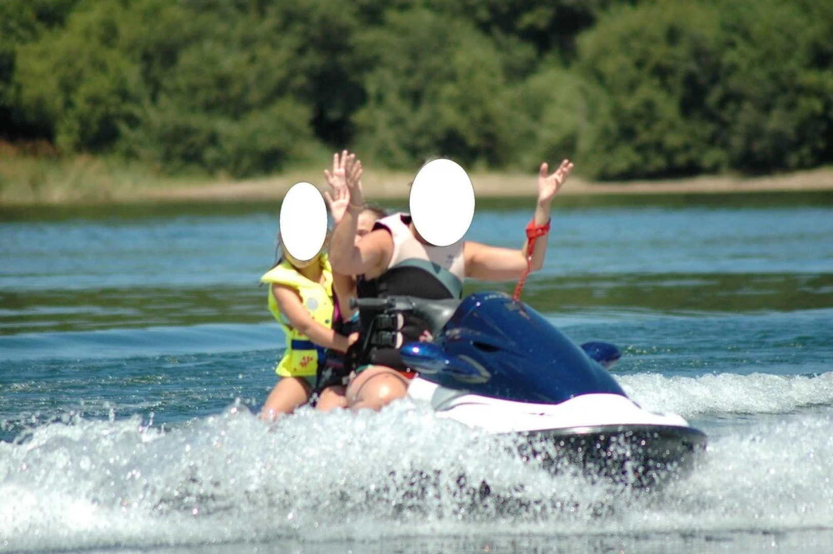 House With 2 Bedrooms in Salles-curan, With Wonderful Lake View, Enclosed Garden and Wifi