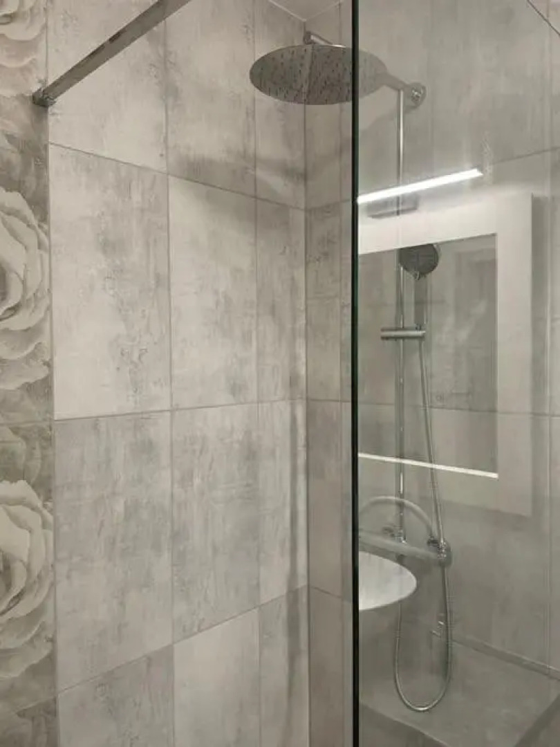 Just renovated 2 room apartment near the Palace