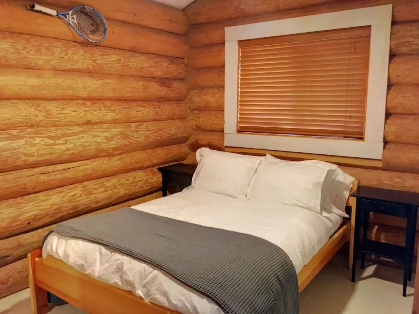 The Beach House Texada - Oceanfront Cabin