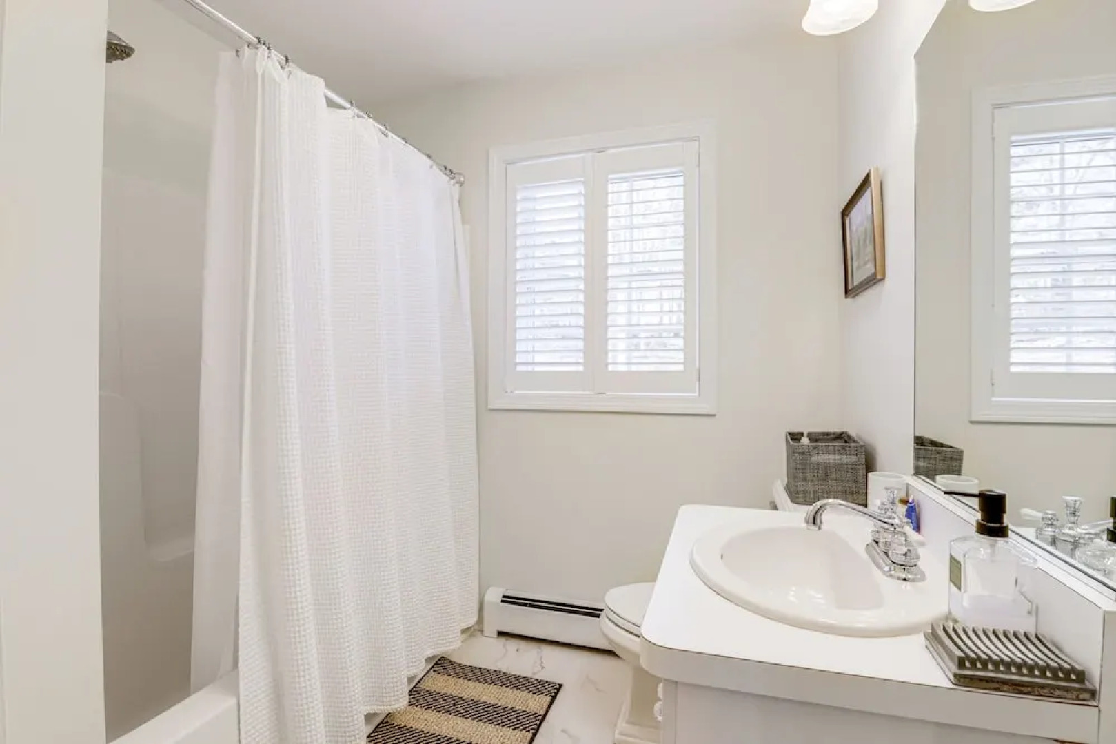 Mystic Retreat w/ Patio & Grill: Walk to River!