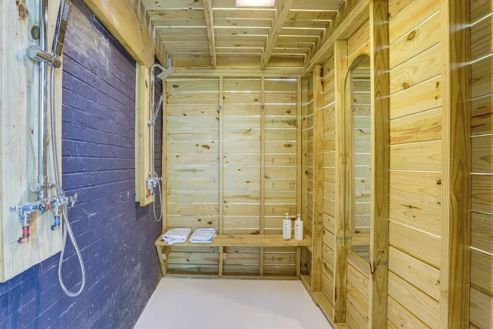 Willis Waterfront Home w/ Deck on Lake Conroe!