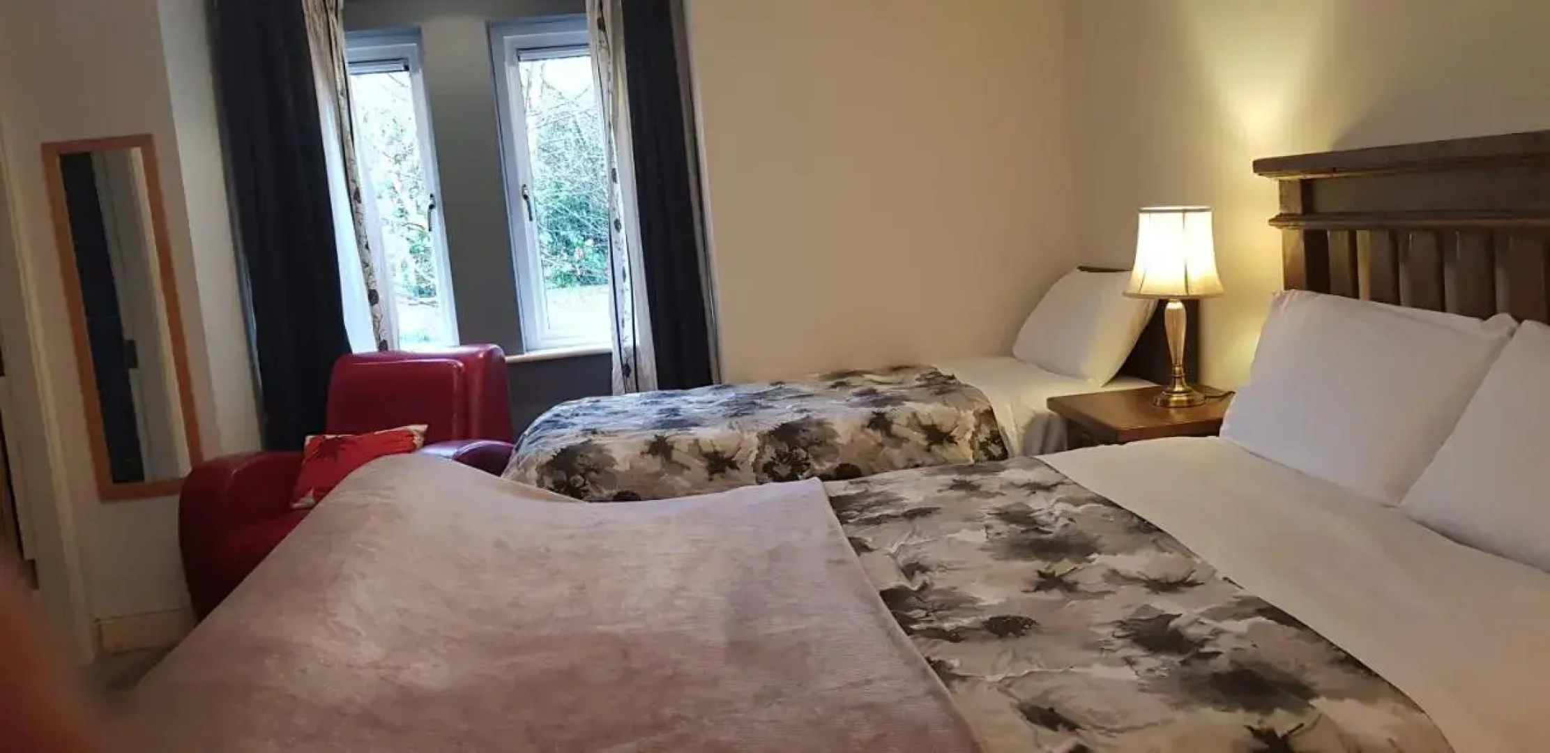 Ethan House Holiday Suites