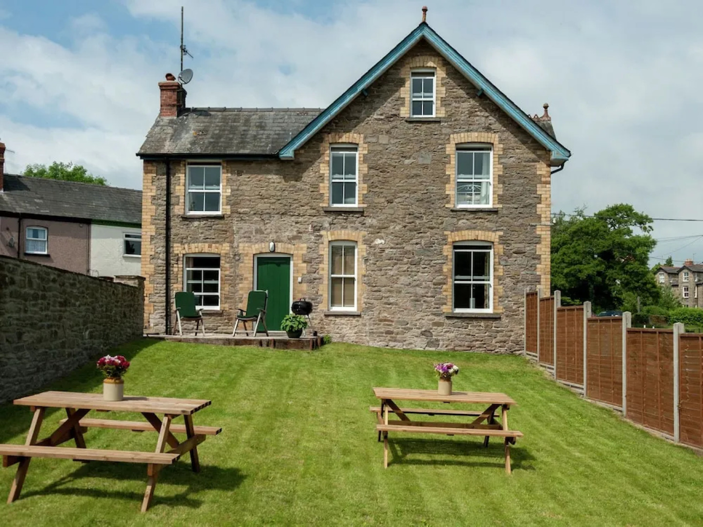Characteristic House With Large Garden, Near the City Center of Hay-on-wye