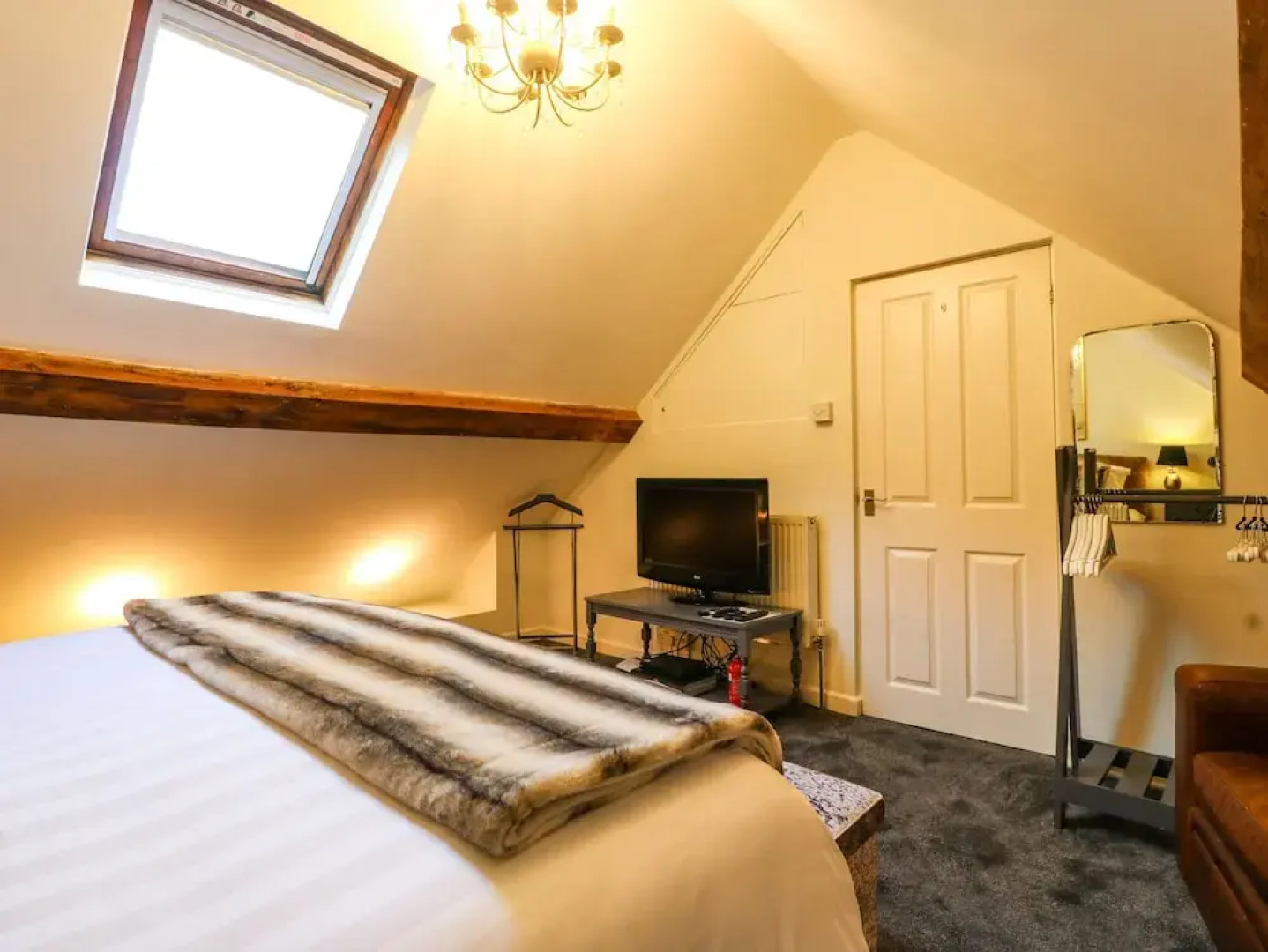 Yr Hen Ysgol, The Old School