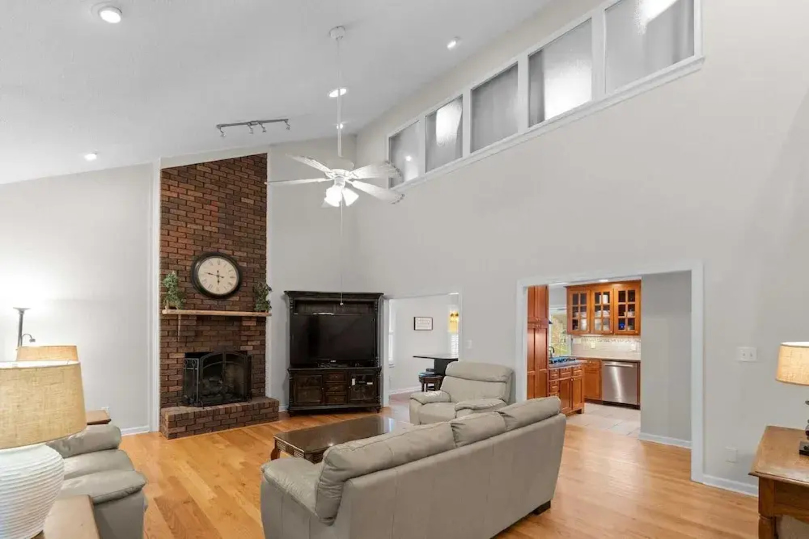 Sleeps 22, Lakefront w/ Private Dock & Pool, 2 Houses Lake Living by Avantstay