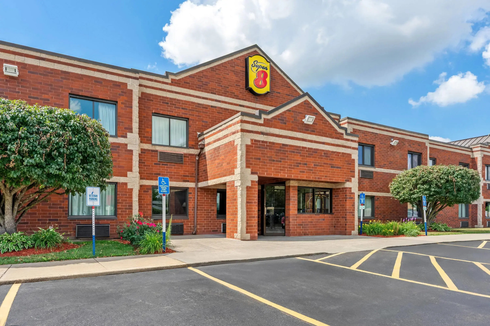 Super 8 by Wyndham Elgin