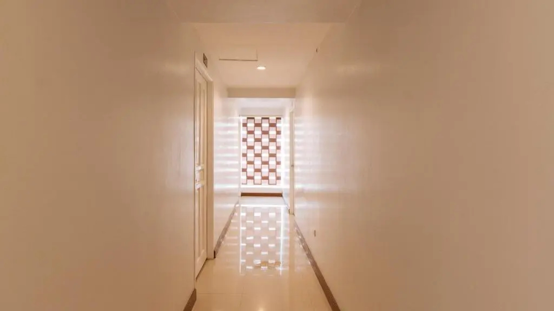 RedDoorz near Bambang Station