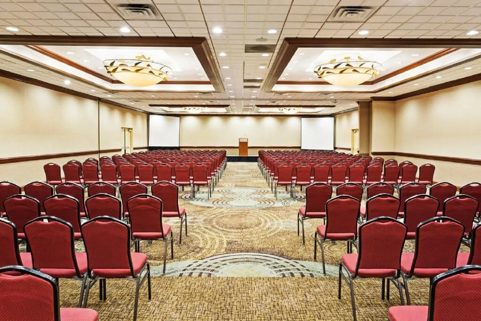 Crowne Plaza Knoxville Downtown University by IHG