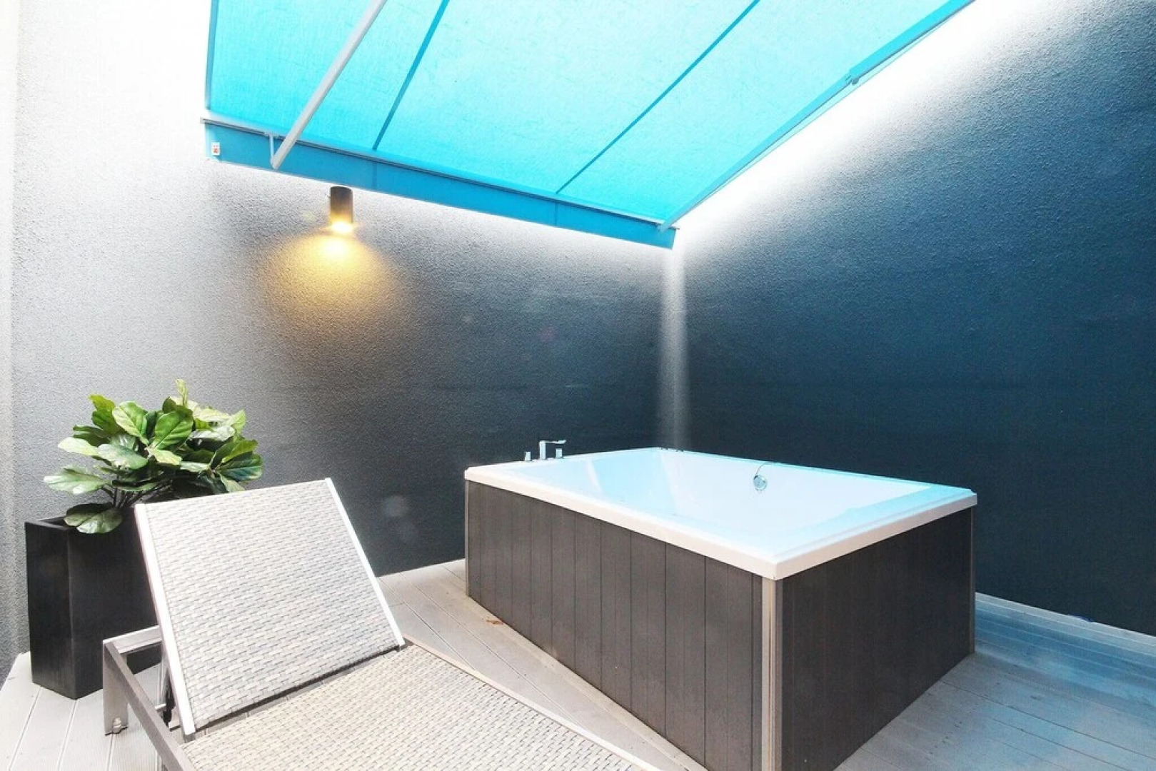 Changwon Jinhae Yongwon Hotel VIN